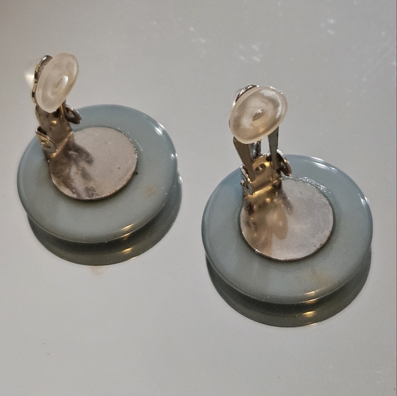 Vintage Classic Circle Clip On Earrings - Picture 2 of 5